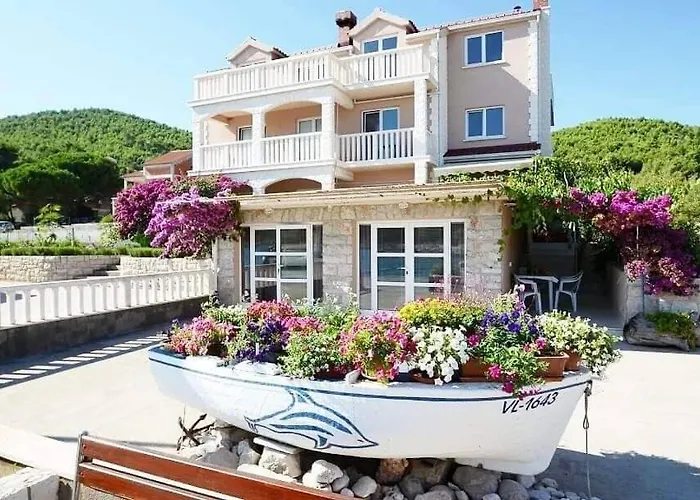 Seaview Sara