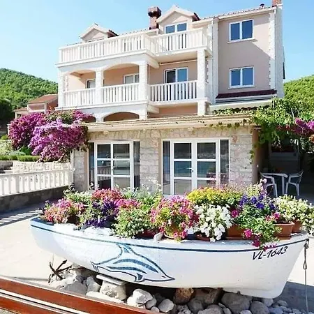 Seaview Sara